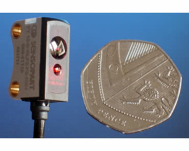 Miniaturowy przełącznik optoelektroniczny z funkcją regulowanego tłumienia tła