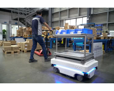 Autonomiczny robot mobilny MiR100