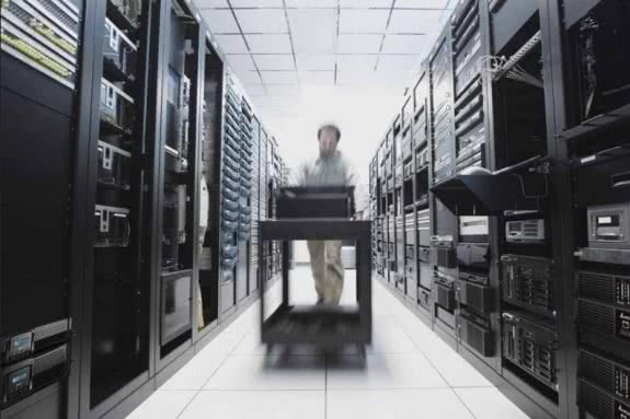 Jak zasilacze UPS i kształt centrów danych dostosowują się do wyzwań ery Big Data? 