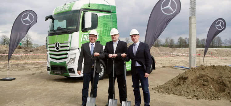 Daimler rozpoczął w Jaworze stawianie hali montażu silników 
