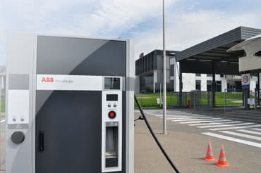 ABB zainstalowała w Polsce dwie stacje do bezpłatnego ładowania pojazdów elektrycznych 