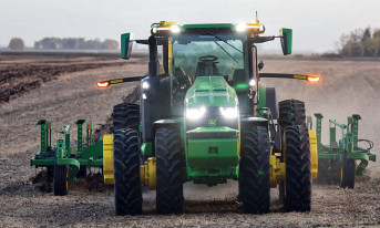 John Deere przedstawił w pełni autonomiczny ciągnik rolniczy