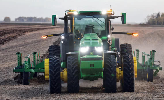 John Deere przedstawił w pełni autonomiczny ciągnik rolniczy 