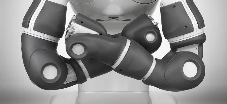 YuMi - współpraca człowieka z robotem 