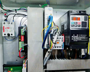 Cynowanie wyprowadzeń przekaźników przy użyciu zaawansowanego sterownika mocy RSR92-24I80 