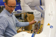 Roboty przemysłowe maksymalizują elastyczność pakowania i paletyzacji 