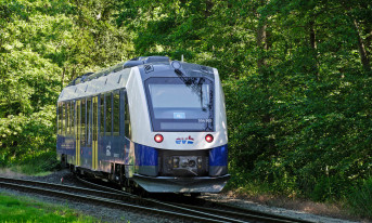 Zaprezentowano pierwszą w 100% wodorową linię kolejową
