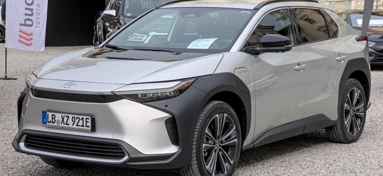 Toyota w 2025 roku rozpocznie produkcję elektrycznych SUV-ów w USA 