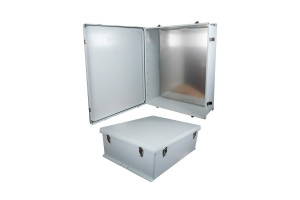 Obudowy poliestrowe rozmiaru 762 x 610 x 280 mm do pracy w ciężkich warunkach środowiskowych