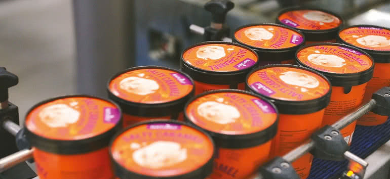 Cobot firmy OMRON wspiera linię produkcyjną wegańskich lodów Ice Bakers 