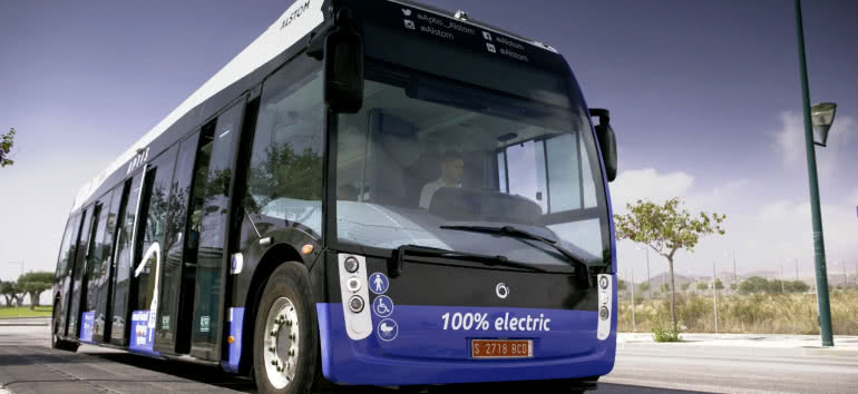 Alstom zaprezentował system zasilania naziemnego dla autobusów elektrycznych 
