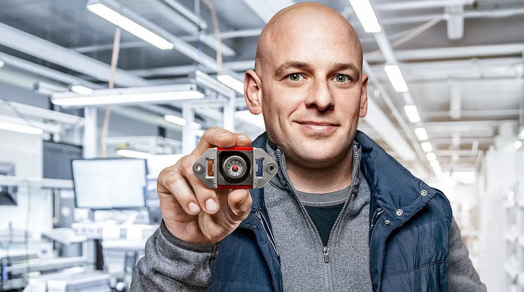 Nowy moduł o napięciu 5 kV do systemu CombiTac uniq od Stäubli - więcej mocy w kompaktowej formie