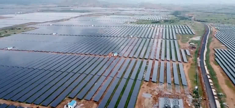 Indie zakończły pierwszy etap budowy największej elektrowni fotowoltaicznej świata 