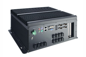 MC-5157-AC/DC wydajny komputer przemysłowy przeznaczony do zastosowań w przemyśle morskim