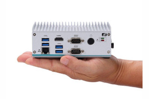 Małogabarytowy komputer embedded z obsługą 2 wyświetlaczy o rozdzielczości 4K