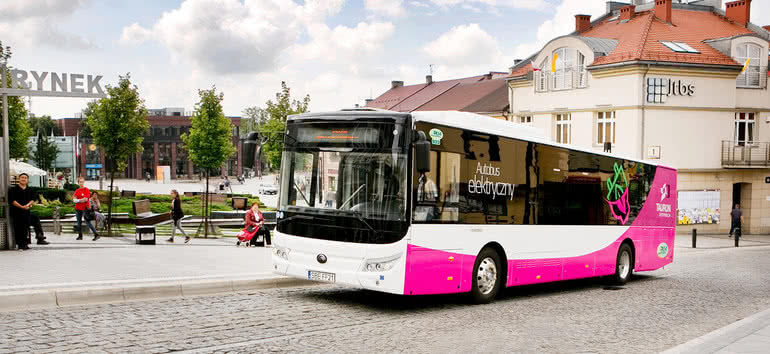 W Jaworznie Tauron uruchomił pierwszą w Polsce zrobotyzowaną stację wymiany baterii autobusów elektrycznych 