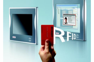 Czytniki RFID standardowym wyposażeniem komputerów Panel PC