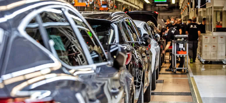 Sprzedaż samochodów w UE wzrośnie w 2022 r. o blisko 8% 