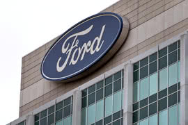 Ford wstrzymuje produkcję w pięciu zakładach 