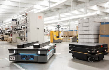 Rumuńska fabryka Eaton w Arad wdrożyła cztery autonomiczne roboty mobilne (AMR) marki MiR w celu optymalizacji procesów intralogistycznych 
