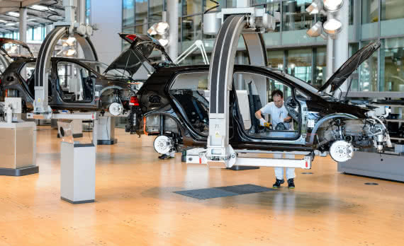 Volkswagen będzie robotyzował produkcję 