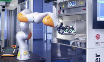 Elastyczna produkcja dzięki współpracy człowieka z robotem