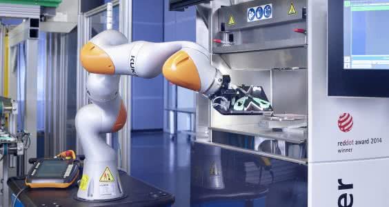Elastyczna produkcja dzięki współpracy człowieka z robotem 