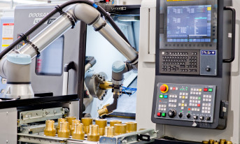 Robotyzacja w Polsce nieco wolniej, ale nie w każdej branży.  Wyniki raportu Międzynarodowej Federacji Robotyki za 2023 r.