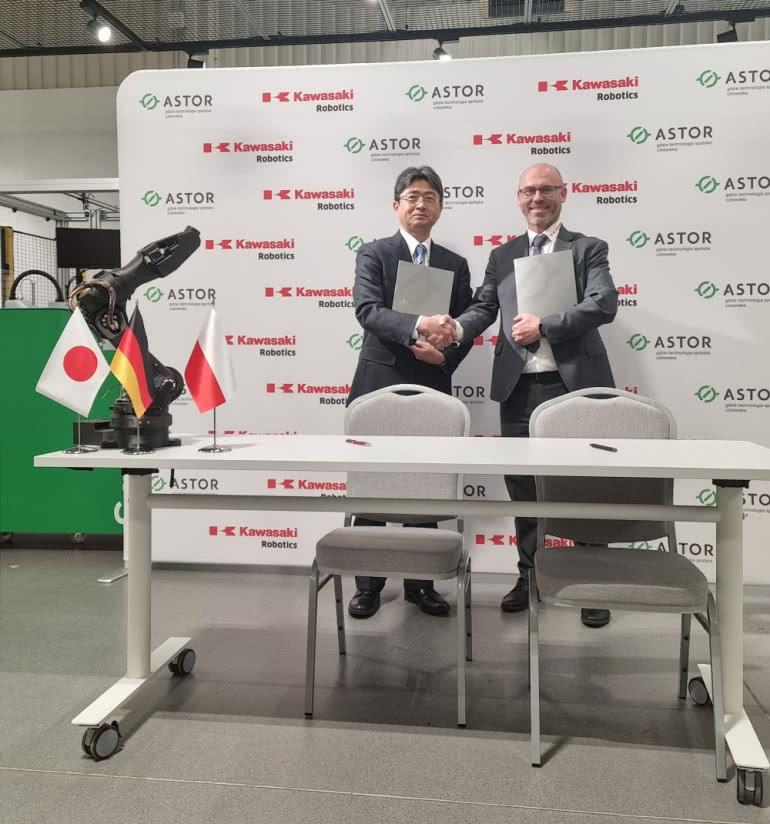 Robot edukacyjny Astorino do nauki robotyki przemysłowej - polski produkt firmy ASTOR w światowej dystrybucji koncernu Kawasaki Robotics 