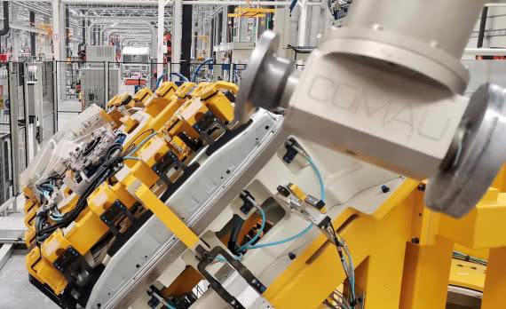 Comau dostarcza roboty dla pierwszej linii produkcyjnej samochodów ciężarowych Daimlera w Chinach 