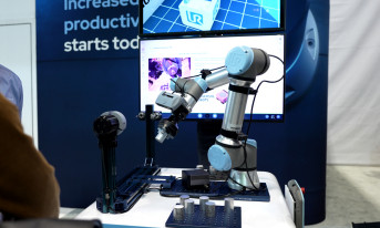 Universal Robots prezentuje produkt AI Accelerator, umożliwiający rozwój cobotów w oparciu o sztuczną inteligencję