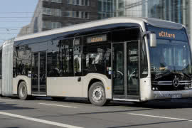 Daimler zaprezentował pierwszy e-bus wyposażony w akumulator ze stałym elektrolitem 
