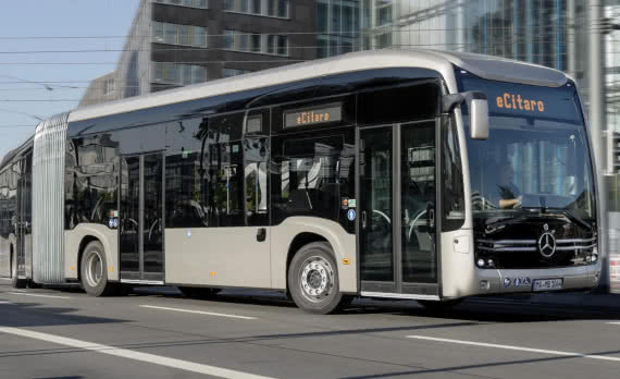 Daimler zaprezentował pierwszy e-bus wyposażony w akumulator ze stałym elektrolitem 