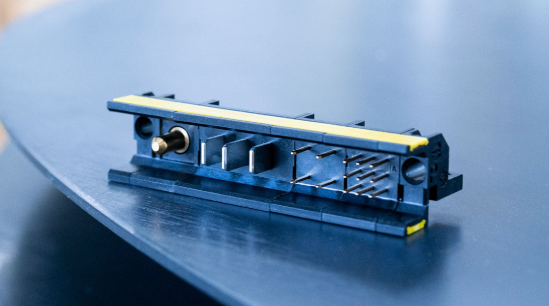 Uniwersalne złącza har-modular z wieloma kombinacjami linii zasilania i danych