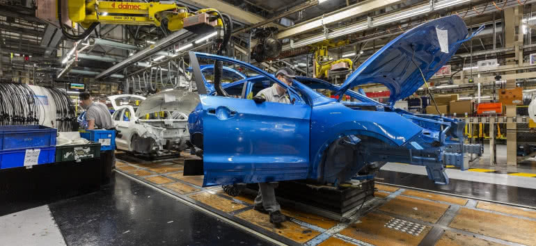 Nissan zredukuje moce produkcyjne  