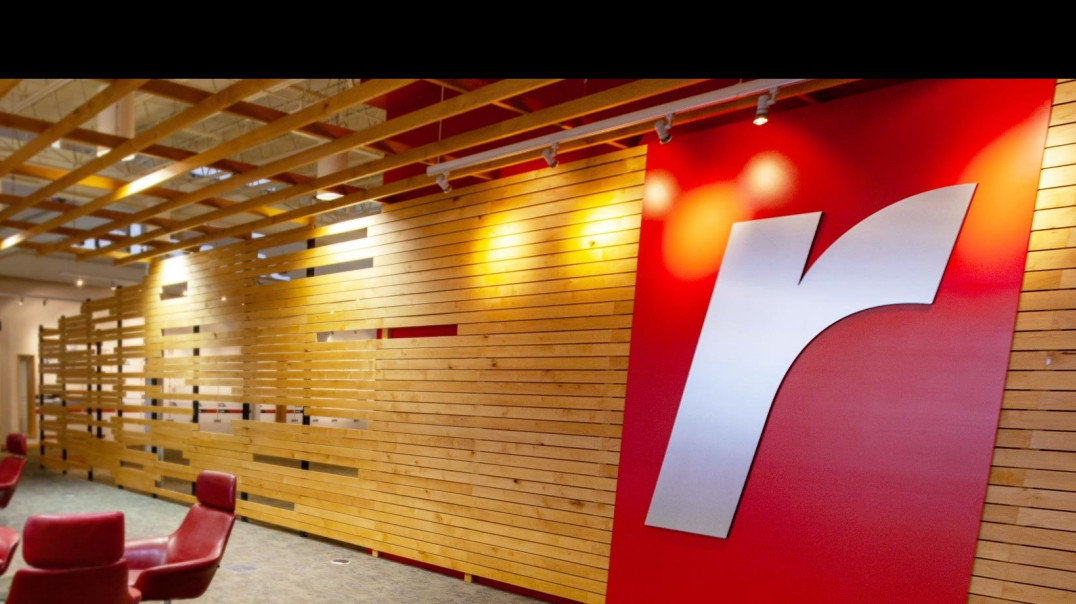 Liderzy AI trzykrotnie szybciej wdrażają agentów AI – nowy raport Rackspace ujawnia kluczowe przewagi