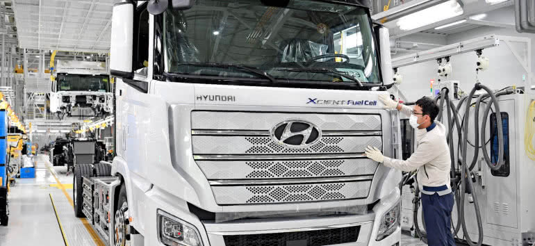Hyundai rozpoczyna dostawy wodorowych ciężarówek Xcient Fuel Cell 