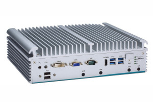 Komputer embedded z 8 portami Gigabit Ethernet PoE