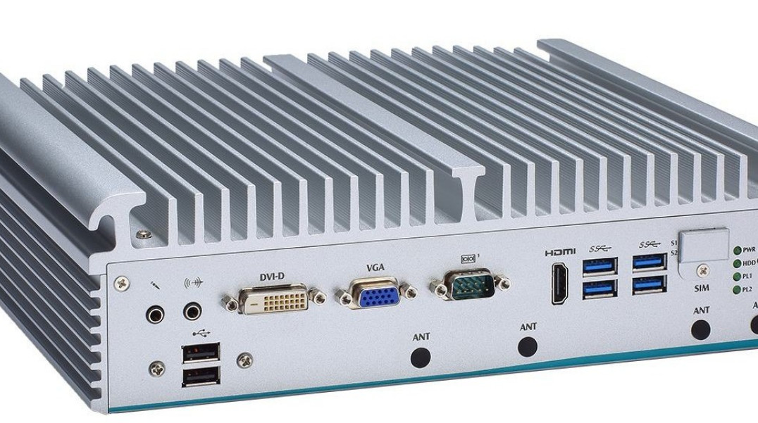 Komputer embedded z 8 portami Gigabit Ethernet PoE