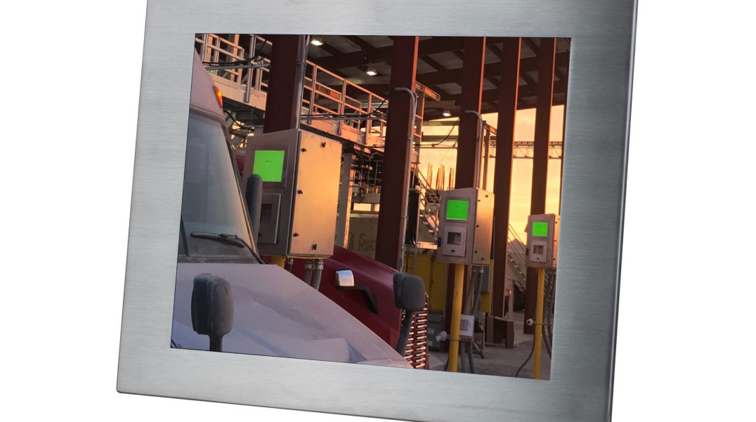 Wyświetlacz 15" o jasności 50 tys. cd/m² z panelem dotykowym do pracy na zewnątrz budynków