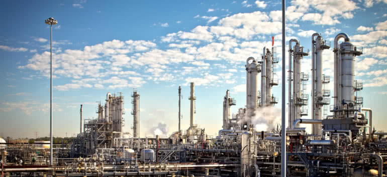 Qatar Petroleum współpracuje z firmą Chevron Phillips nad projektem petrochemicznym 