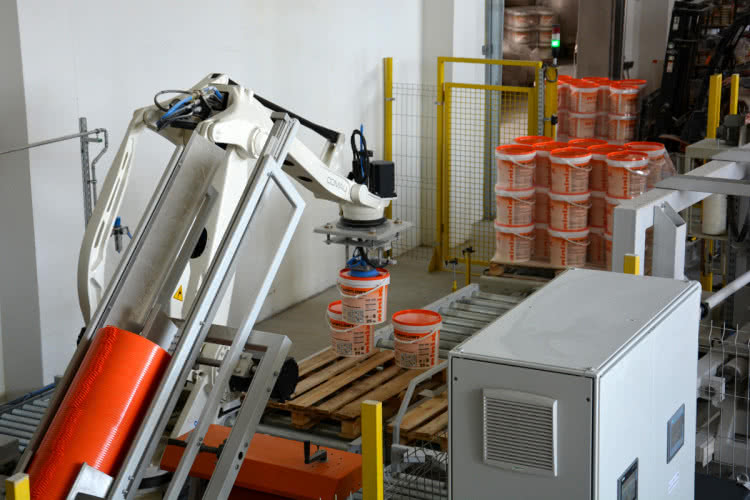 Jak paletyzować płynne materiały budowlane?