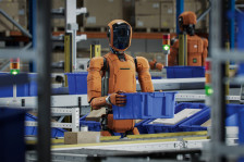 Innowacje w robotyce - coboty, AMR, AGV, humanoidy, model RaaS