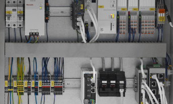 Łatwy sposób łączenia różnych światów: firma Bosch Rexroth i jej partnerzy z sieci ctrlX World łączą automatyzację i internet rzeczy