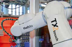 Stäubli prezentuje pierwszy mobilny i autonomiczny system robota HelMo 