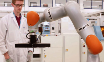 Industrie 4.0 nabiera wymiaru globalnego dzięki firmom KUKA i Flex