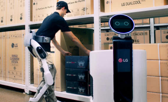 Do swojej linii robotów CLOi firma LG dodaje egzoszkielet 
