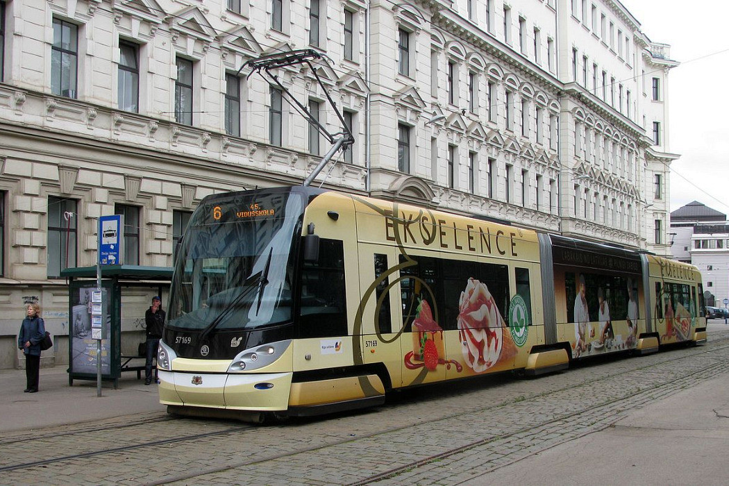 Jeden z najbogatszych Czechów, kupuje spółkę Skoda Transportation