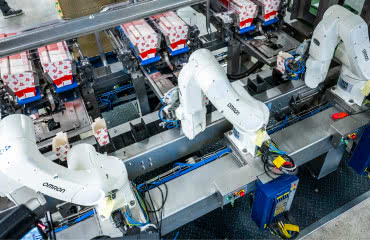 Precyzja i automatyzacja procesu pakowania produktów  z wykorzystaniem rozwiązań OMRON 