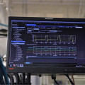 Przemysłowa sztuczna inteligencja: od predykcji do autonomii procesów produkcyjnych 